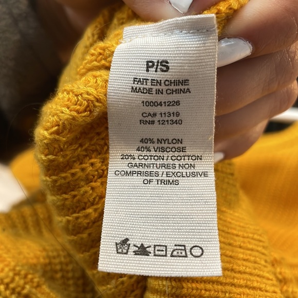 Yellow sweater - Picture 4 of 4